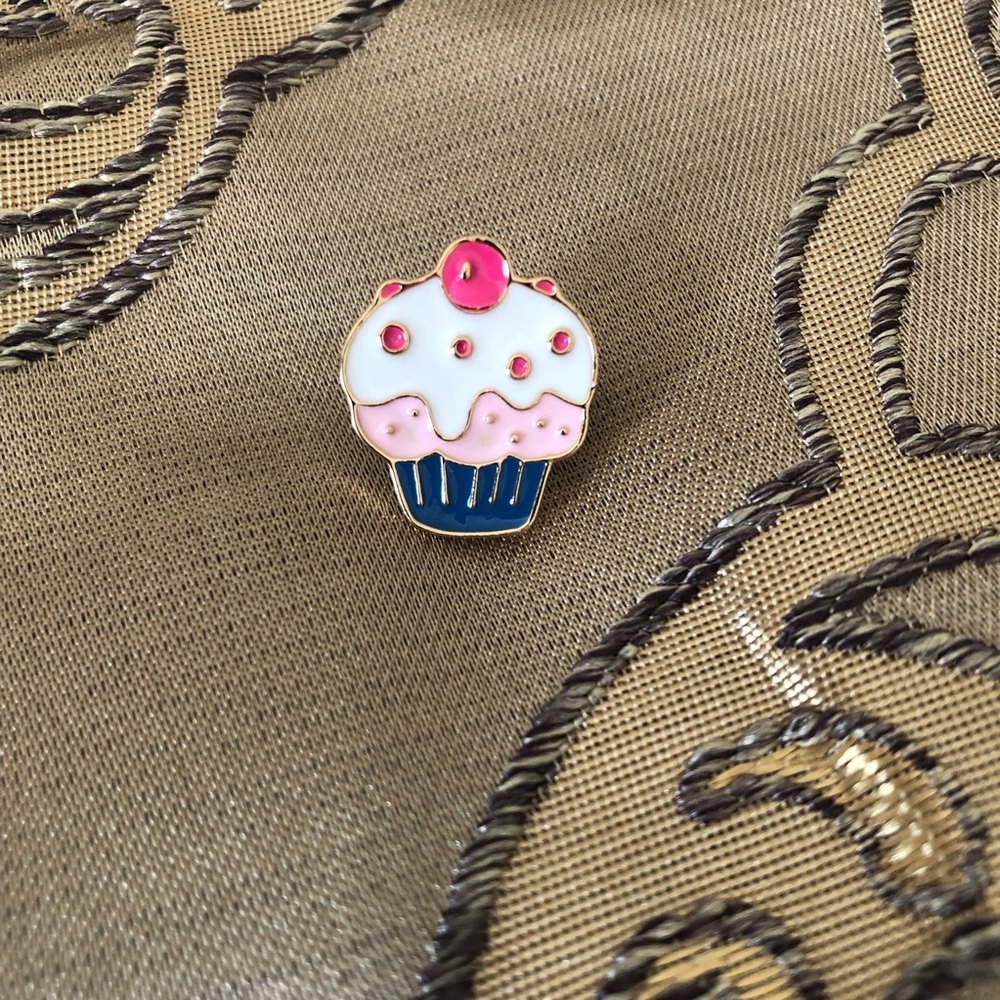 Charming Cupcake Pin 🧁